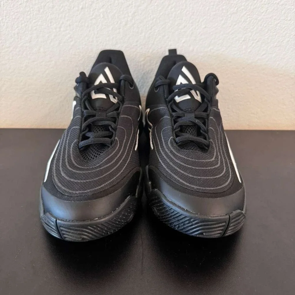 Nike Giannis Immortality 4 Basketball Shoes Black White Youth 7Y New Box Damage